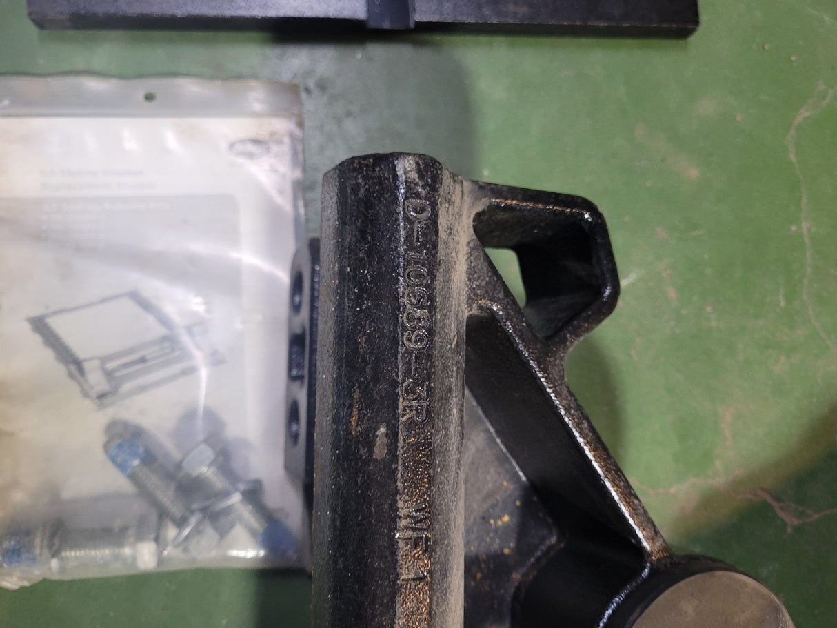 SAF Holland RK-10689-3R 9" ILS Fifth Wheel Bracket Replacement Kit