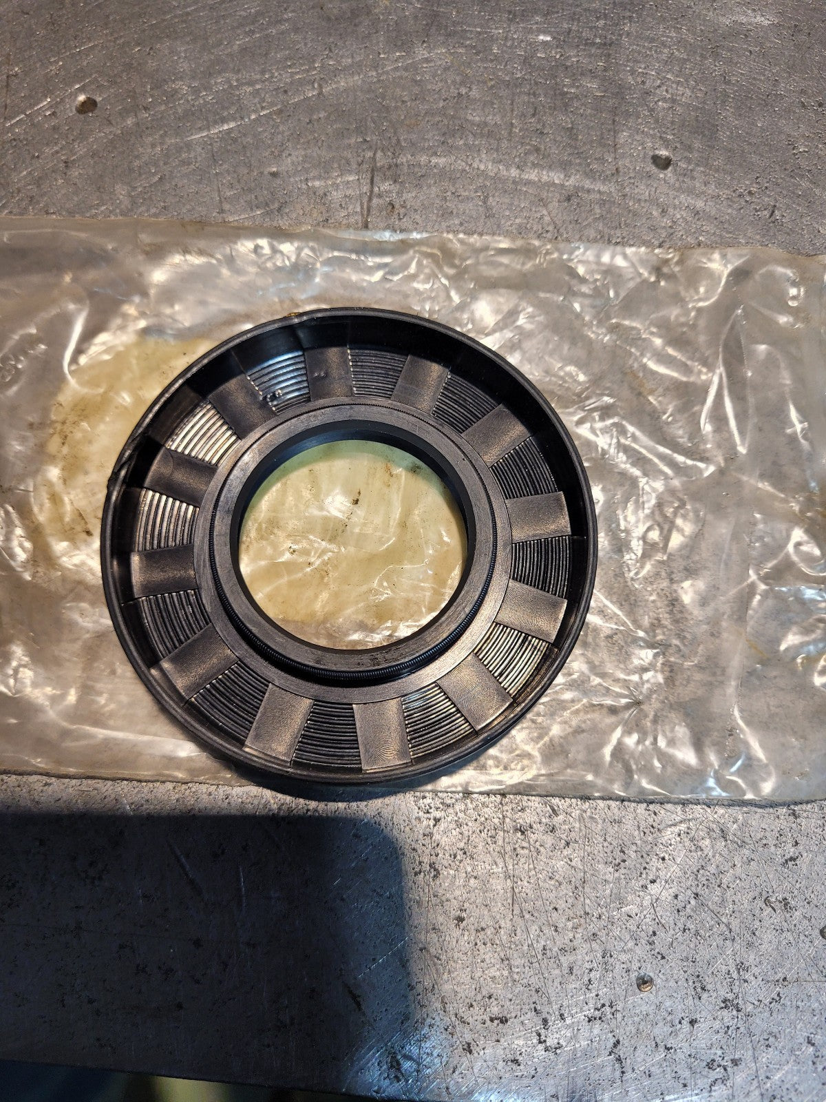 FL5222 12296 TC 40 TRACKLESS DOUBLE LIP SEAL