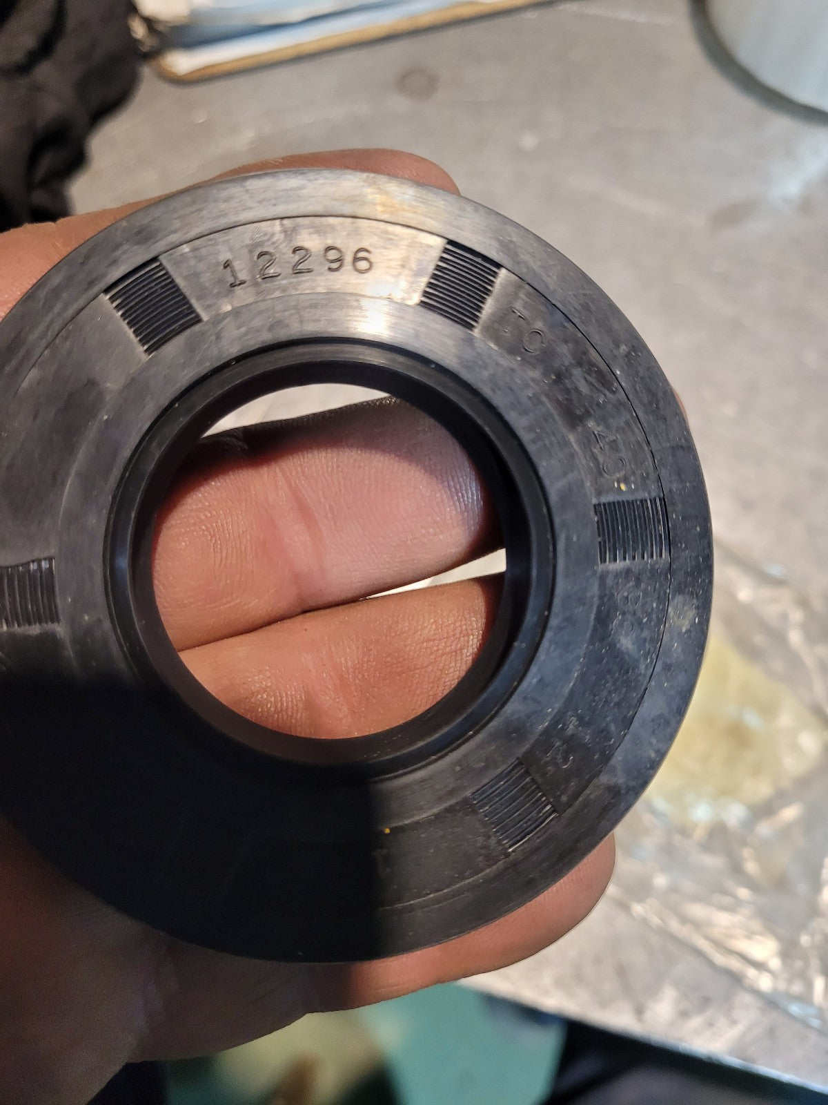 FL5222 12296 TC 40 TRACKLESS DOUBLE LIP SEAL