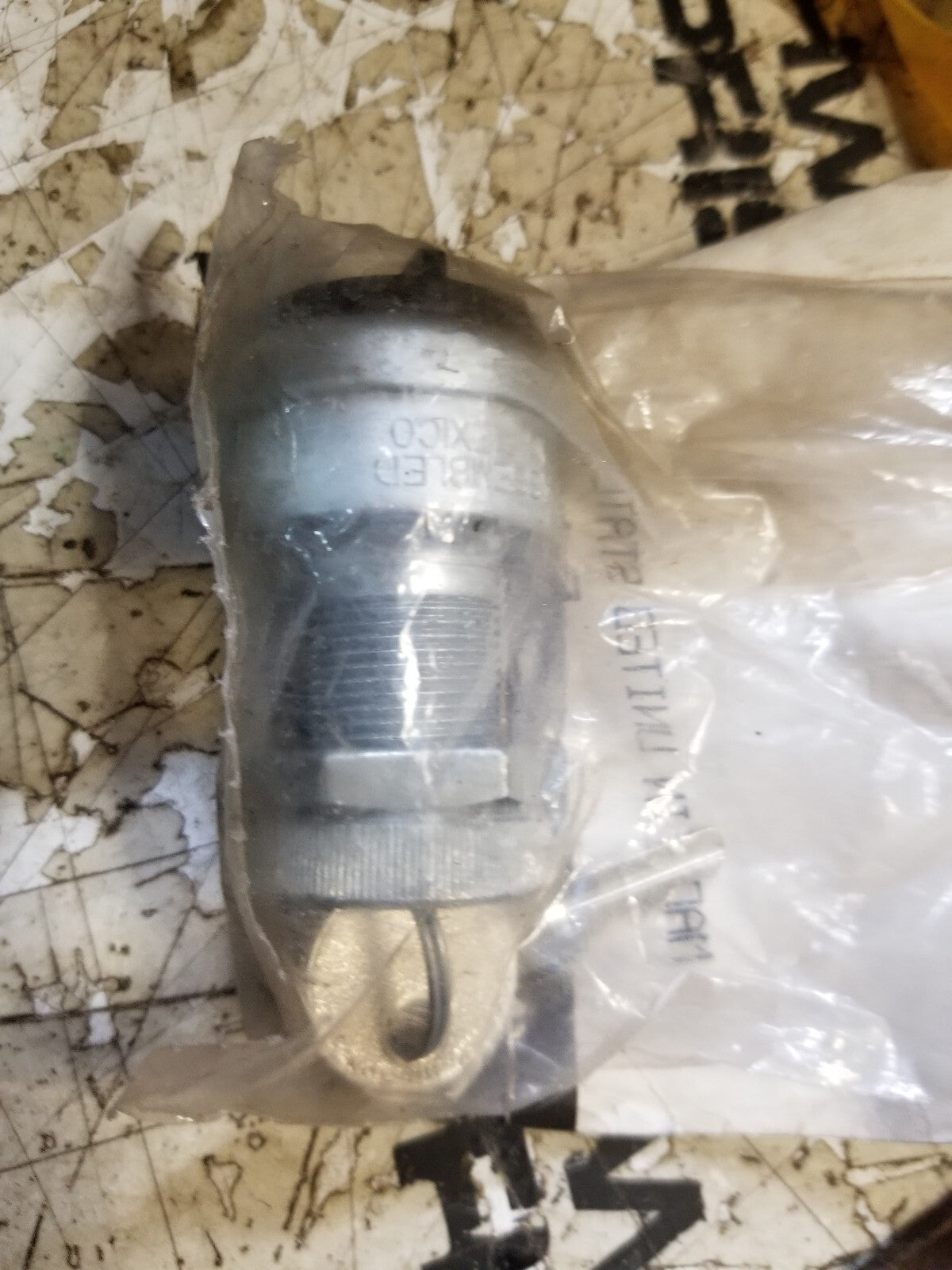 YT500863104 TOTAL SOURCE KEY AND CYLINDER 500863104