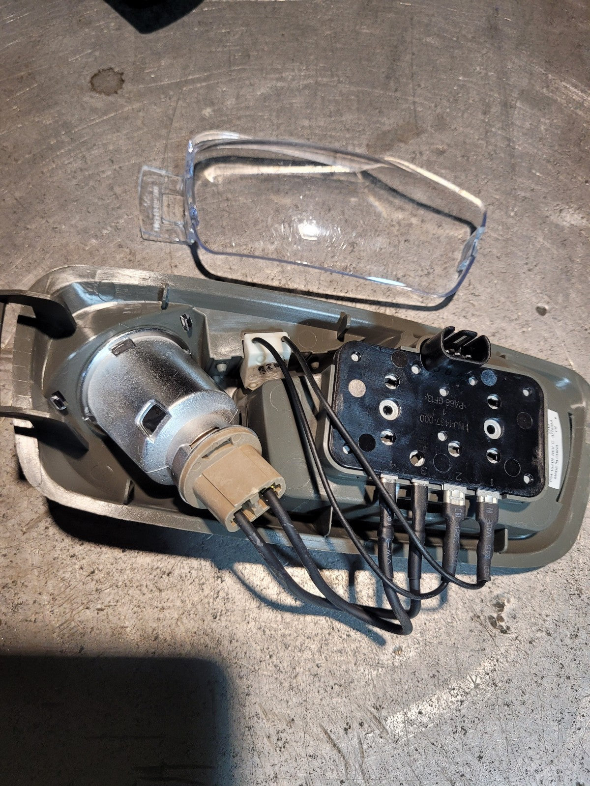 KENWORTH P54-1041R LIGHT ASSY-OVER DOOR RH