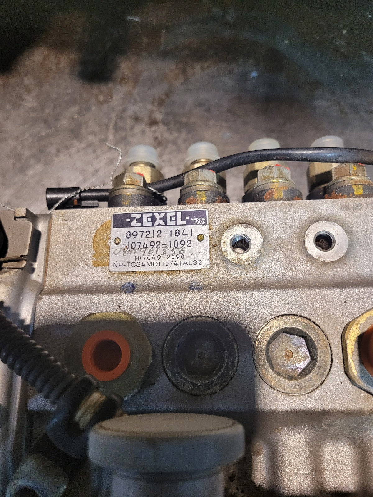 ZEXEL Fuel Injection Pump 107492-1092 897212-1841