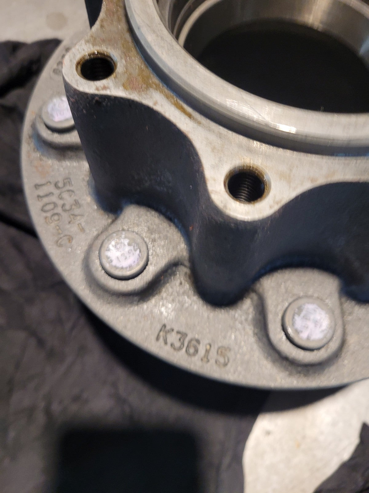 Ford 5C3Z-1109-CC Hub Assembly 2006-2016 F450 550 Ford 5C3Z1109CC HUB-124