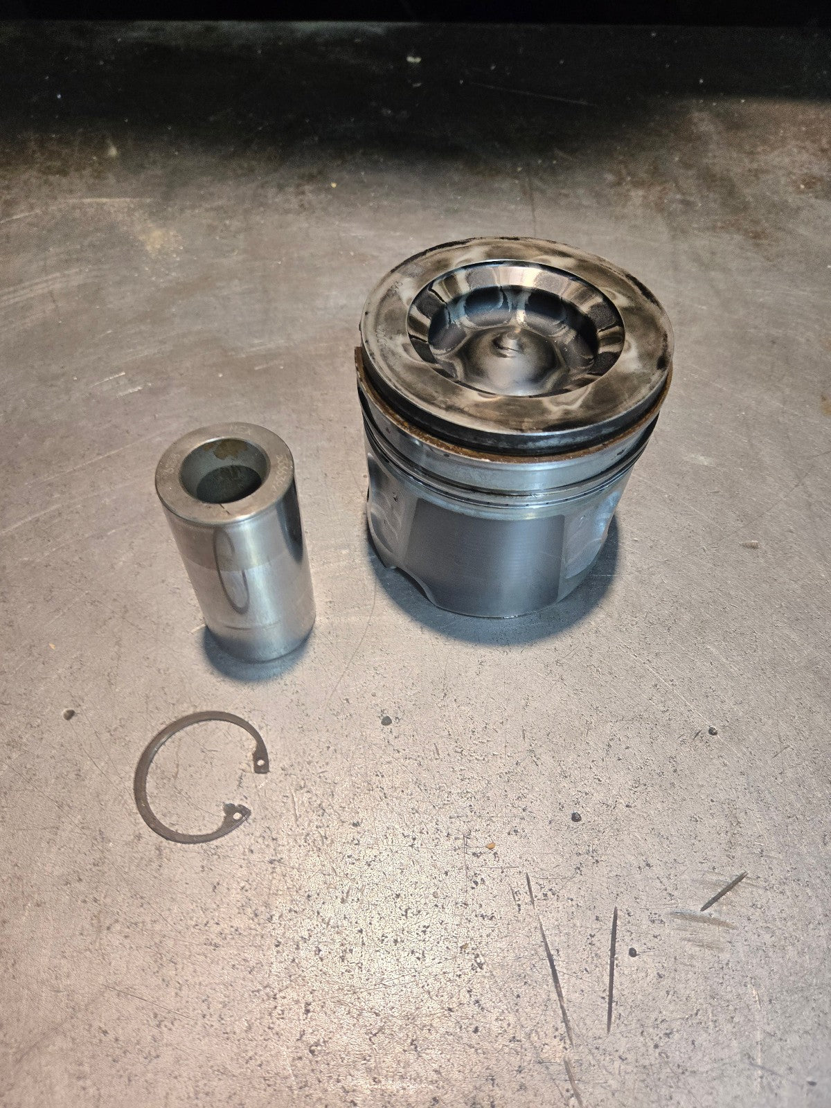2023 ETL 6.7L CUMMINS ENGING PISTON AND WRISTPIN 68447756AA