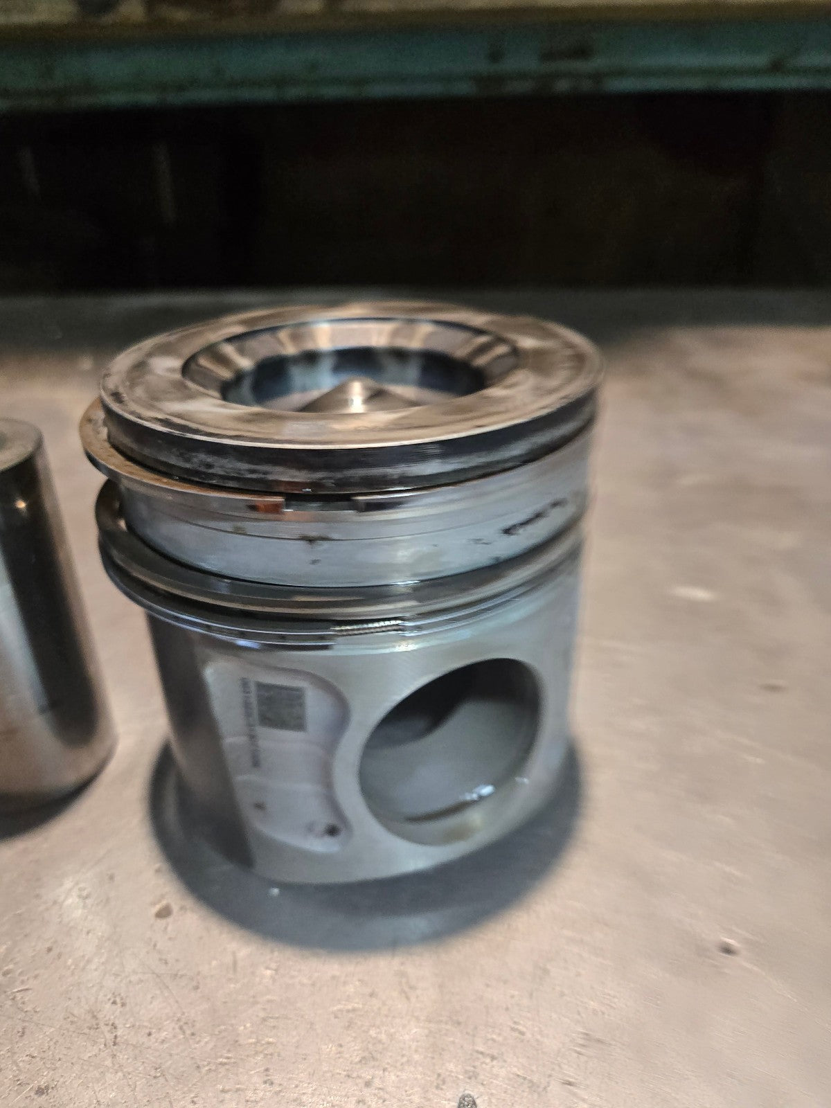2023 ETL 6.7L CUMMINS ENGING PISTON AND WRISTPIN 68447756AA