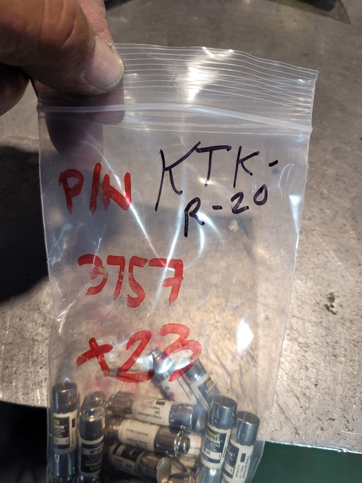 1 BAG OF 23pc KTK-R-20 bussmann ( 20 Amp ) 20A 600Vac Fuse