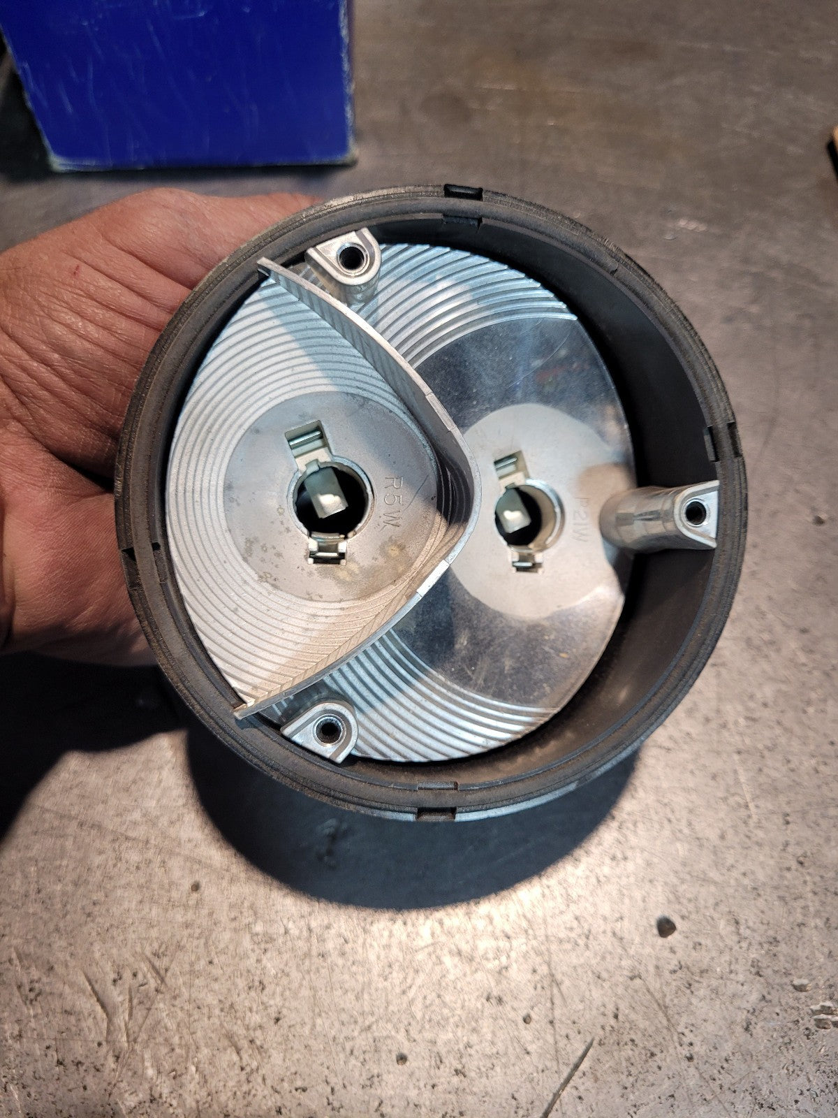 New GENUINE VOLVO VOE11112604 11112604 POSITION LAMP (NO LENS)