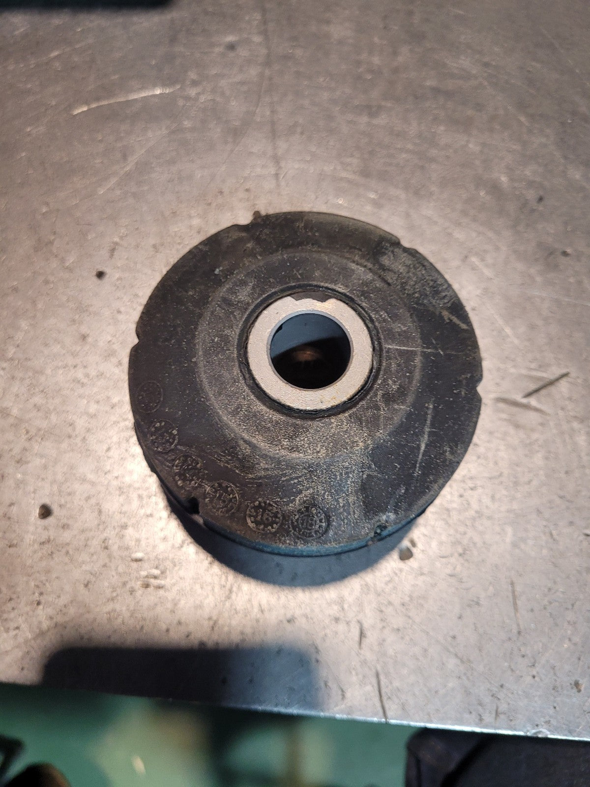 01-33243-000 Engine Mount Bushing for Freightliner