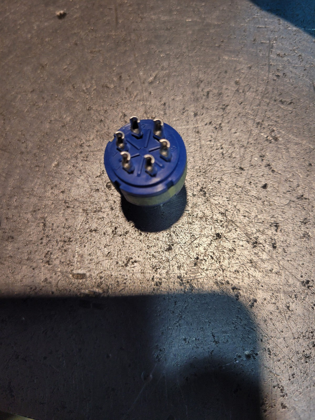 LOT OF 4PC - U10-825810-12P 6 Position Circular Connector Insert