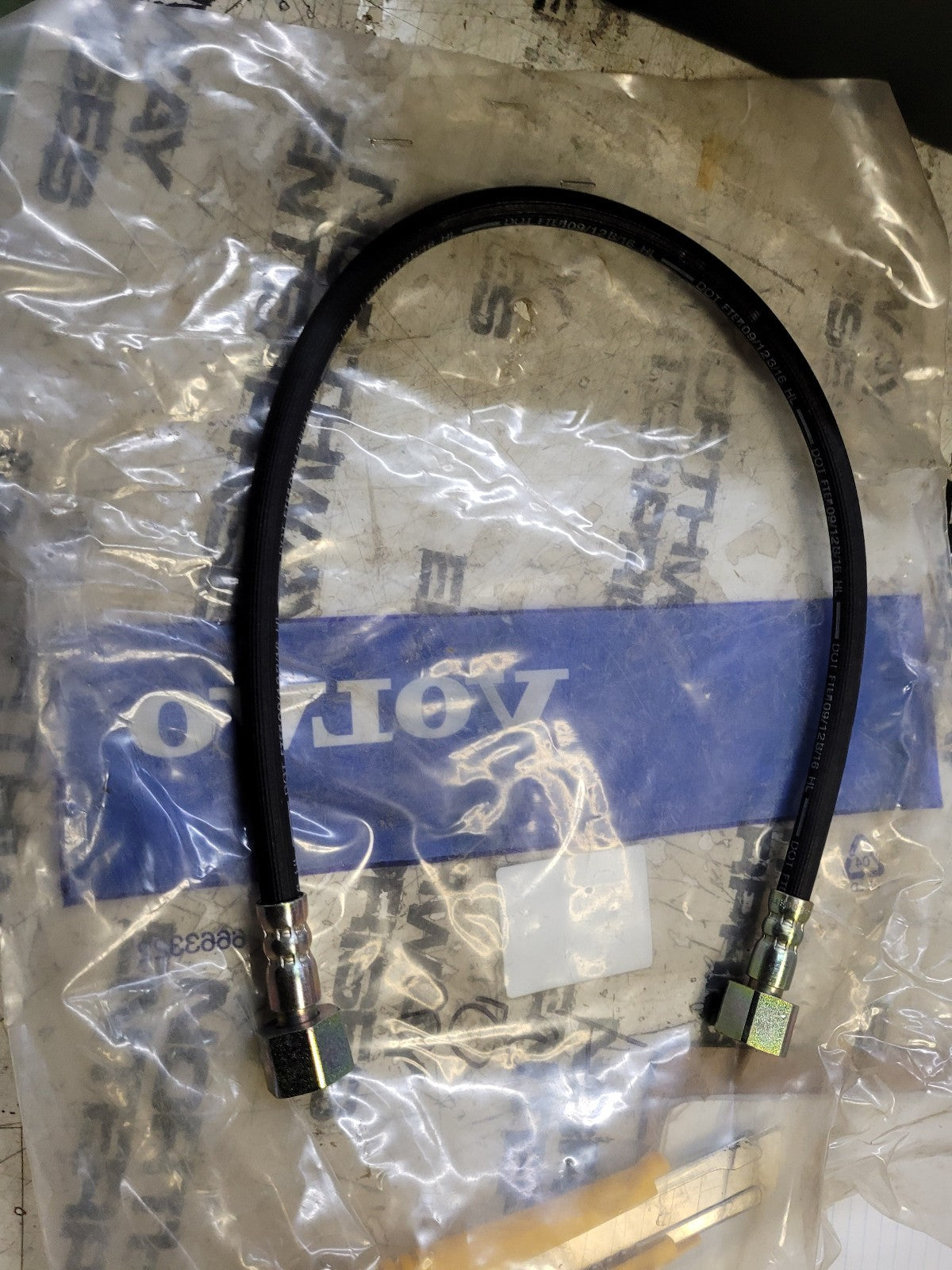 VOE11119541 11119541 Volvo brake hose A25D A25E A30D A30E