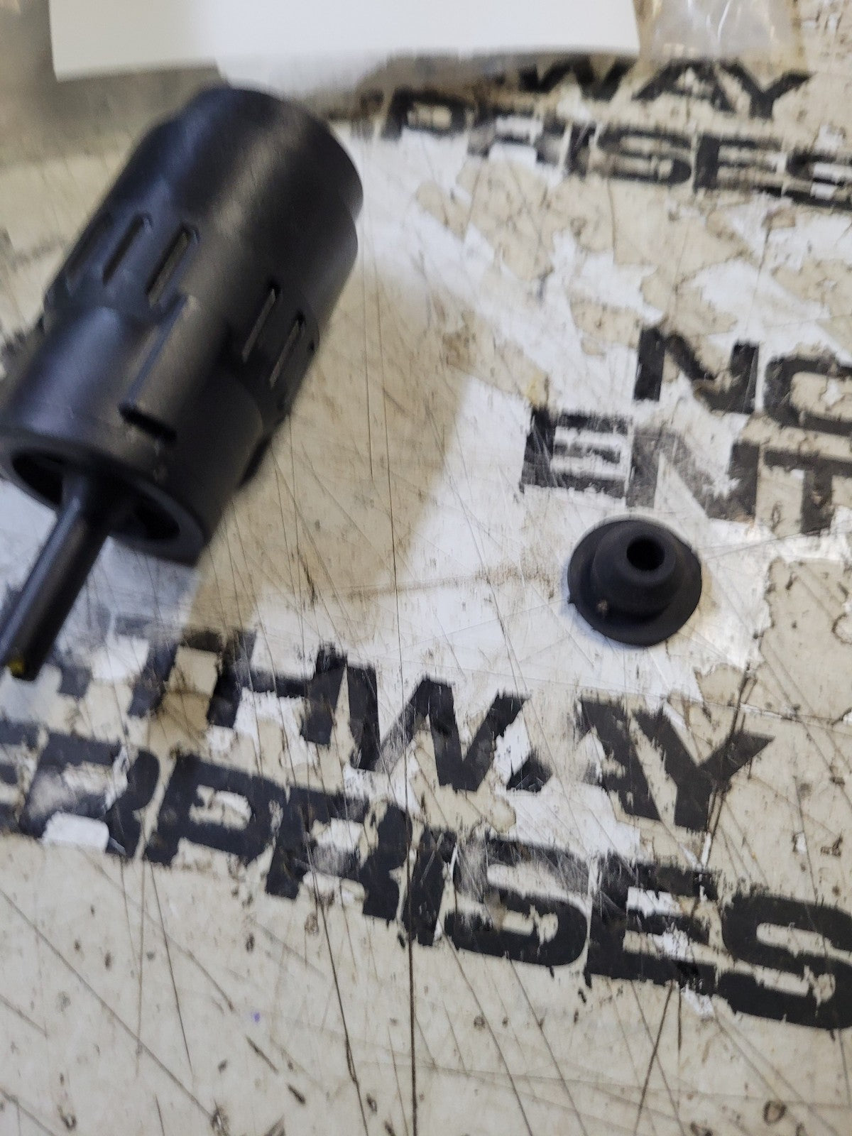 Windshield Washer Squirter Pump Compatible With PETERBILT 066011A 370 330 335 Se