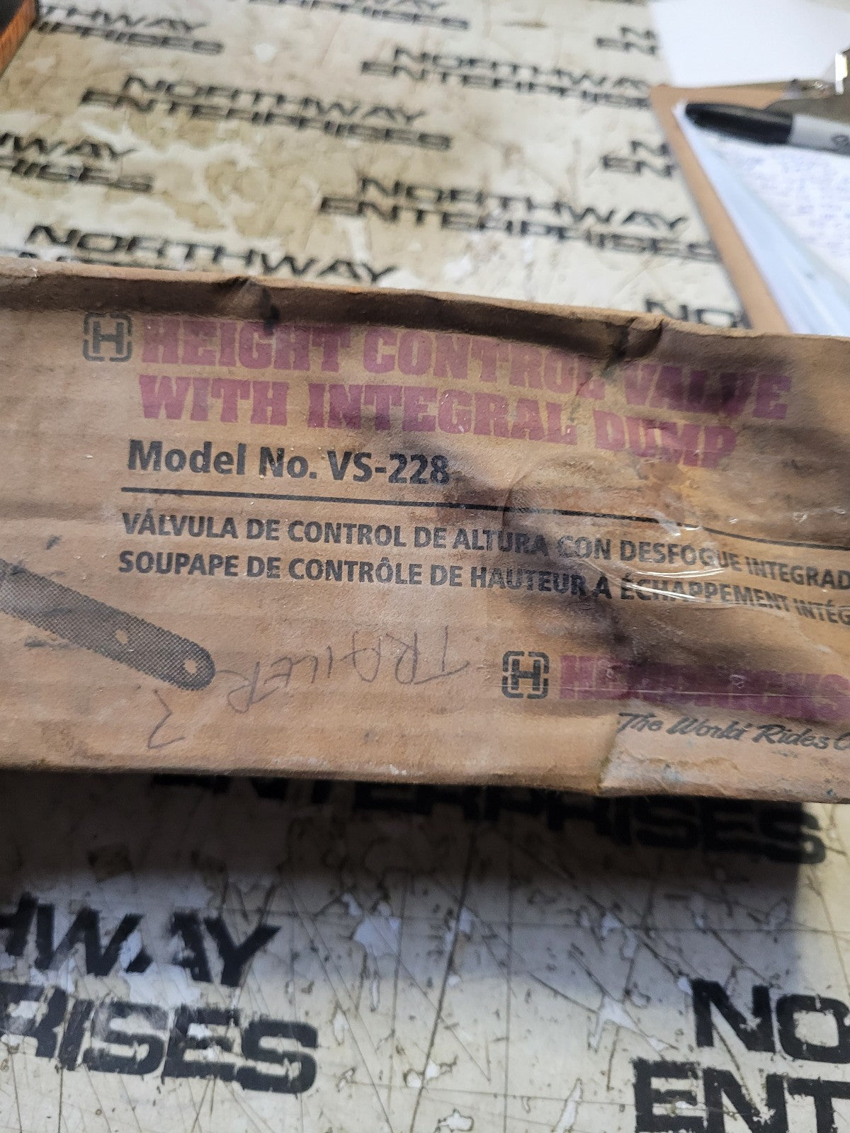 Hendrickson VS-228 Trailer Height Control Valve with Dump Valve