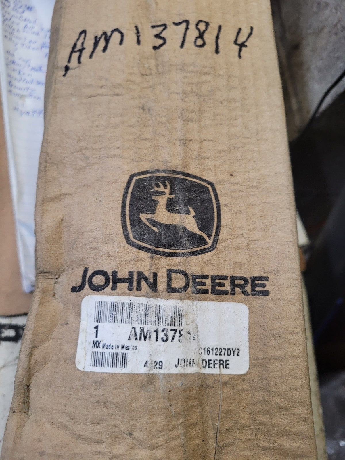 AM137814 JOHN DEERE Gator 825i 10 Shock Rear