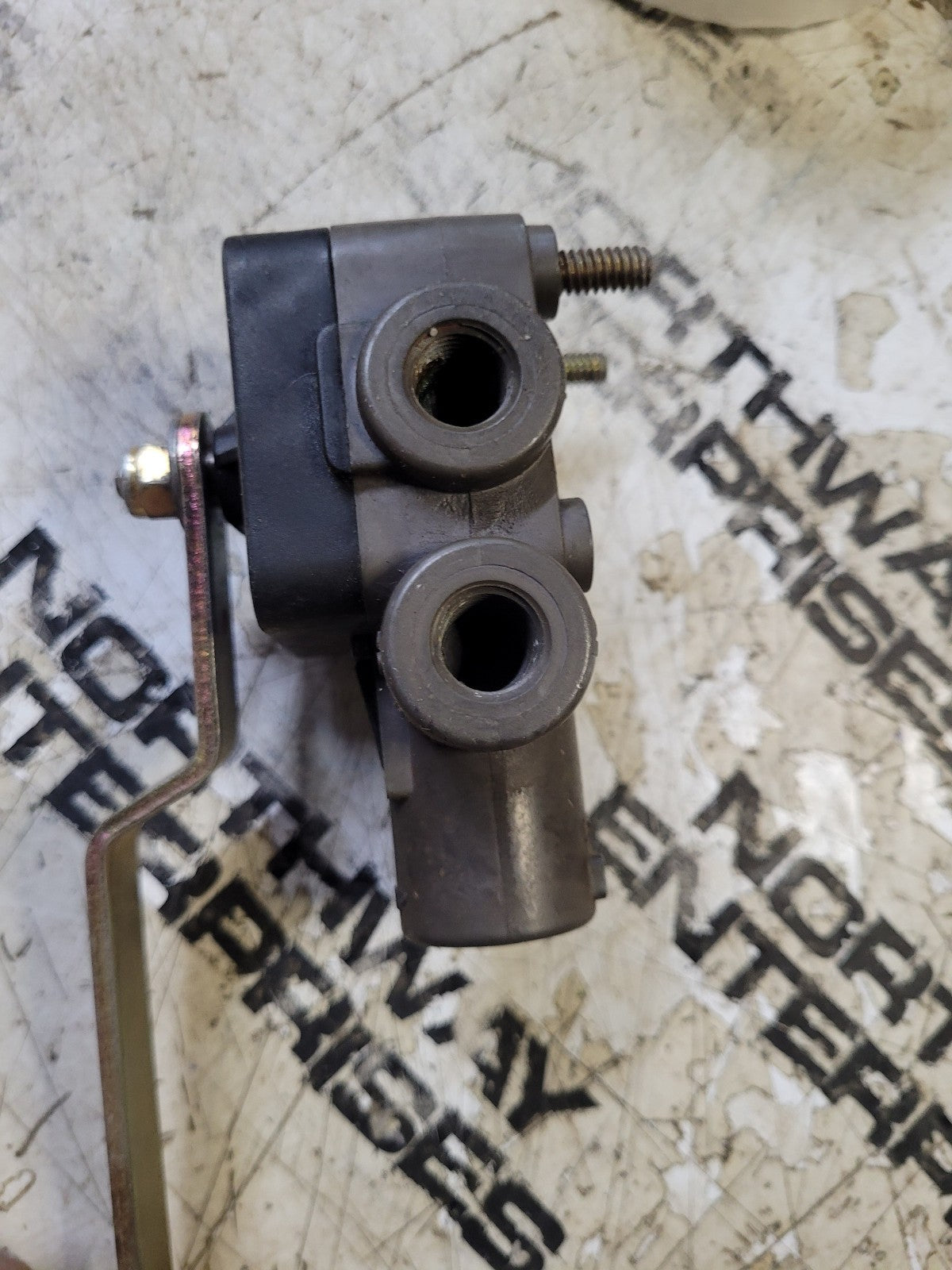 Hendrickson VS-228 Trailer Height Control Valve with Dump Valve