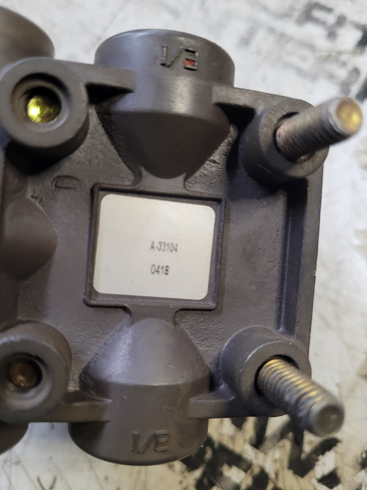 Hendrickson VS-228 Trailer Height Control Valve with Dump Valve