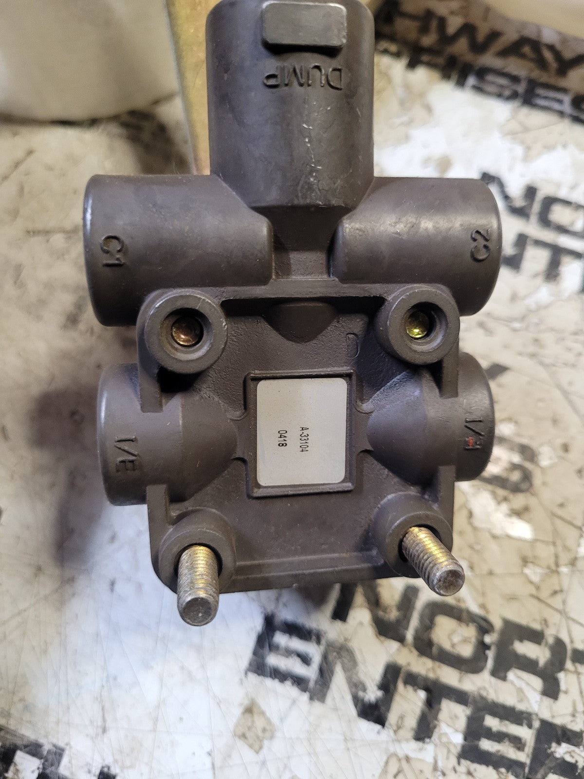 Hendrickson VS-228 Trailer Height Control Valve with Dump Valve