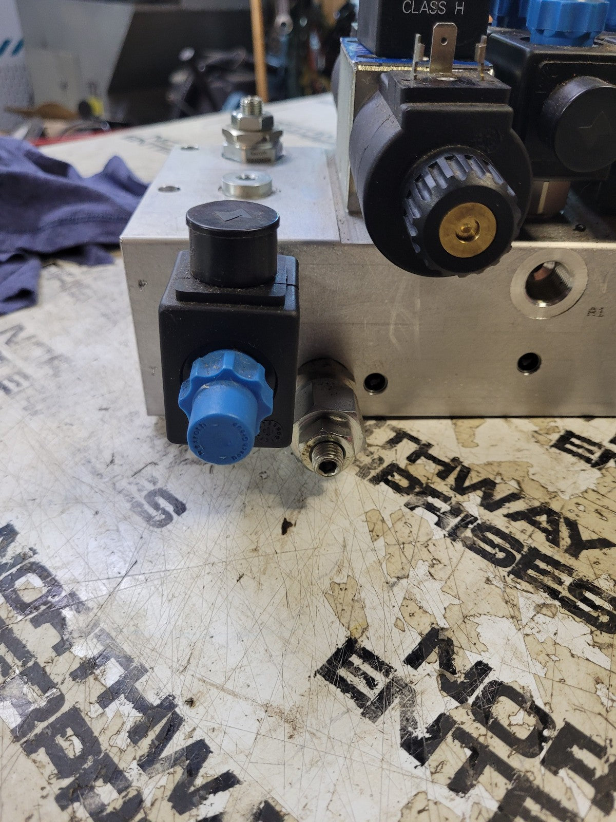 Rexroth R934002251 L5111G201AC0100 R933004446 CONTROL VALVE BANK