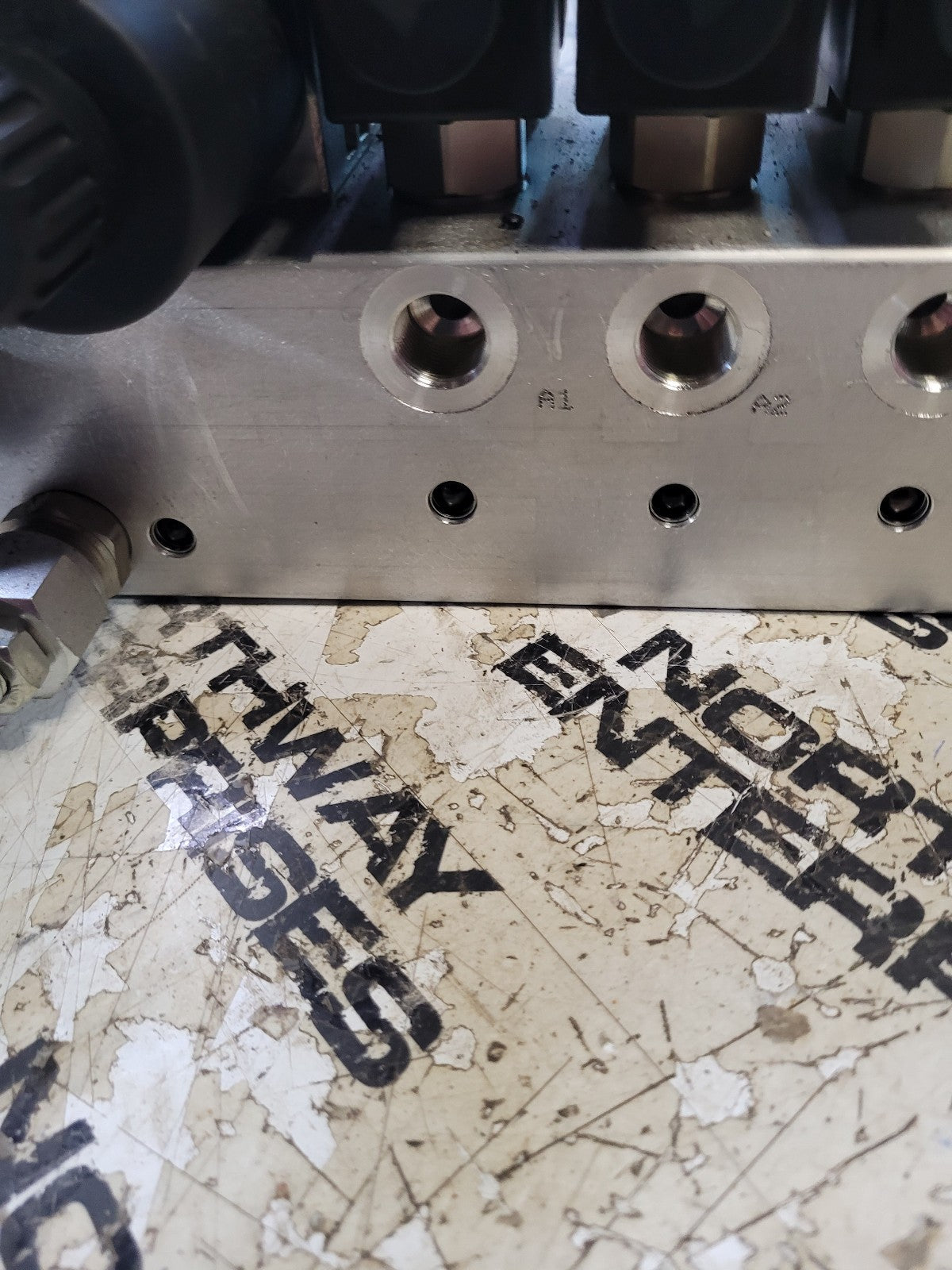 Rexroth R934002251 L5111G201AC0100 R933004446 CONTROL VALVE BANK