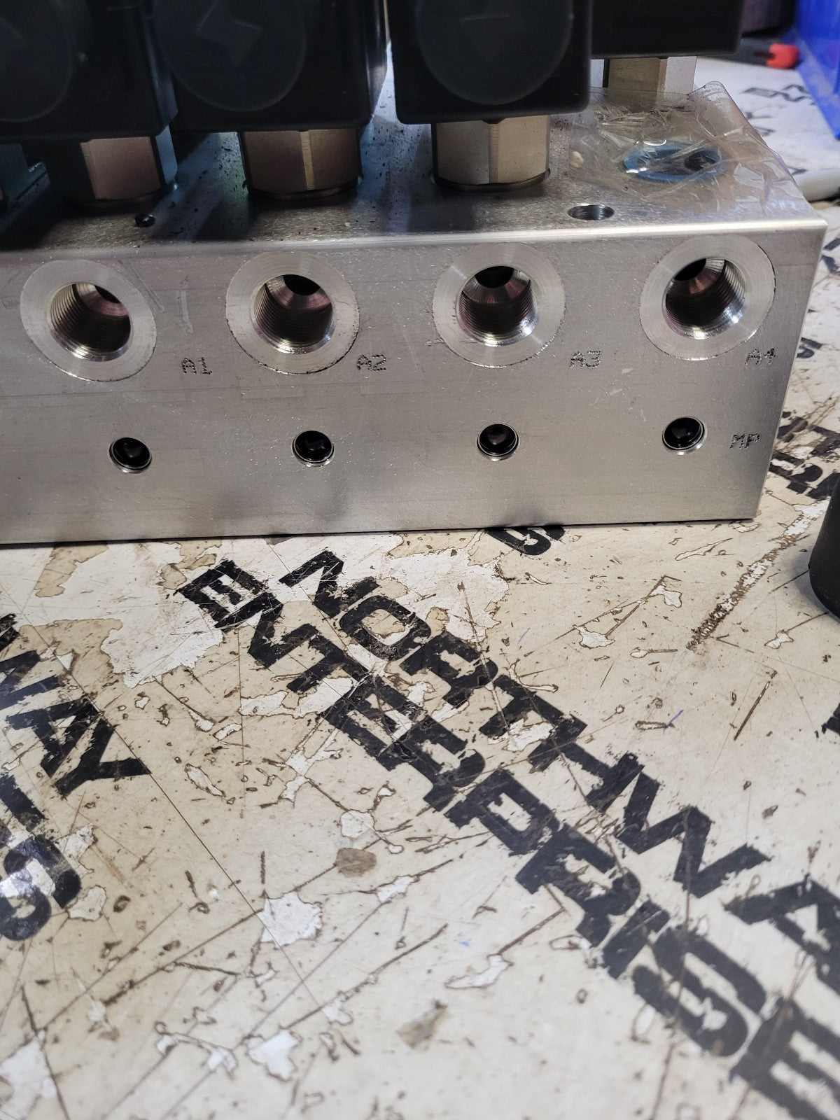 Rexroth R934002251 L5111G201AC0100 R933004446 CONTROL VALVE BANK