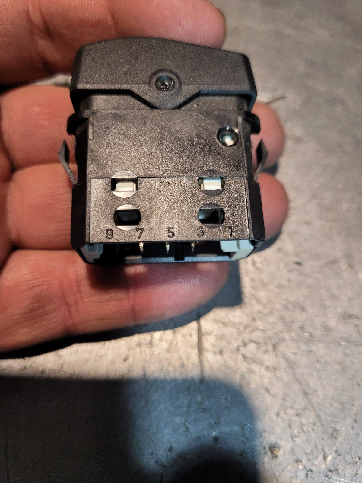 NEW A06-81625-001 FREIGHTLINER POWER DOOR UNLOCK SWITCH