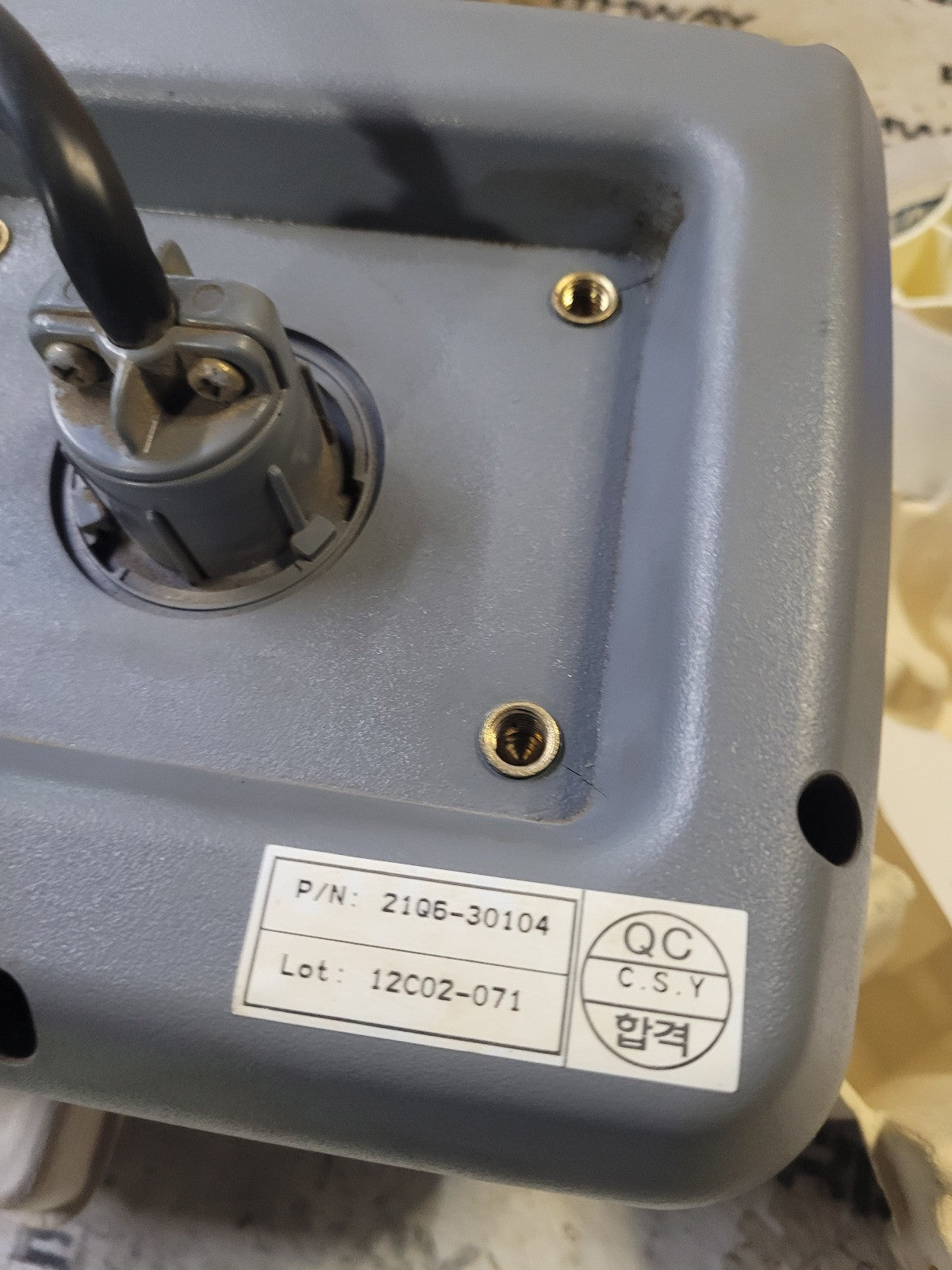 21Q6-30104 HYUNDAI MONITOR USED / FOR PARTS UNABLE TO TEST