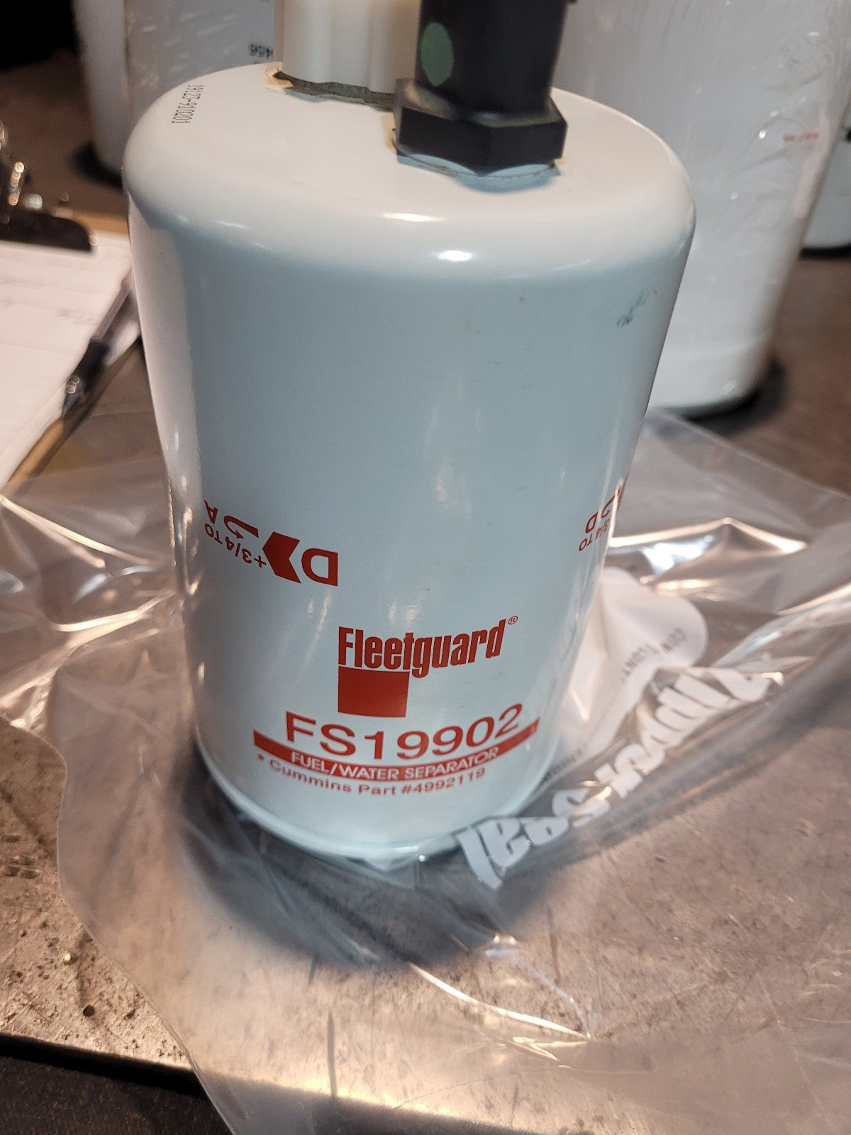 FS19902 Fleetguard Fuel Water Separator