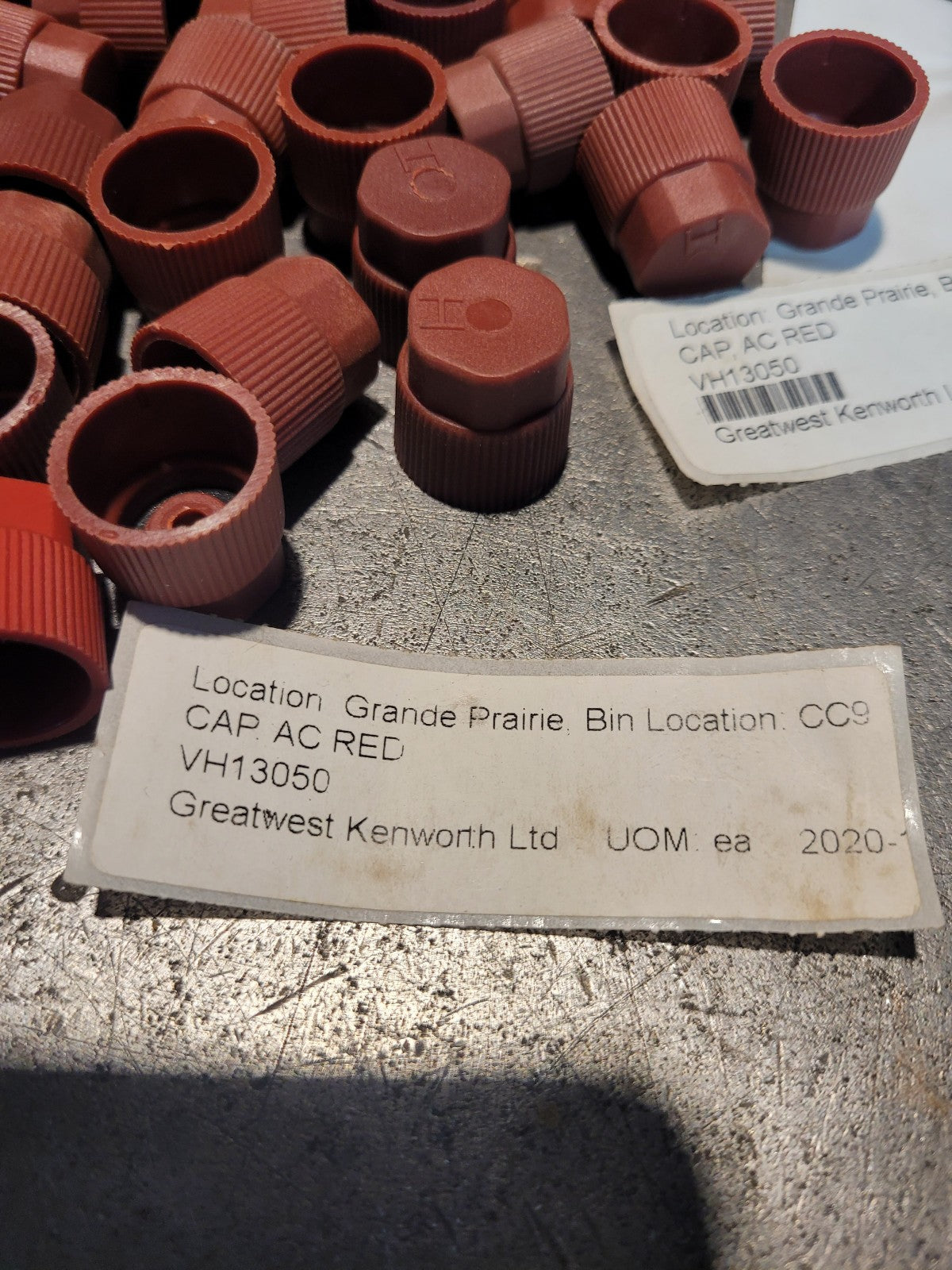LOT OF AC CAPS VH13050 VH13050 B360874