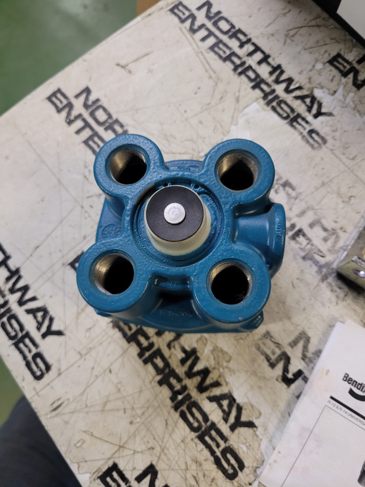 Bendix Genuine OR102626X Relay Valve w/ Bracket - R-12