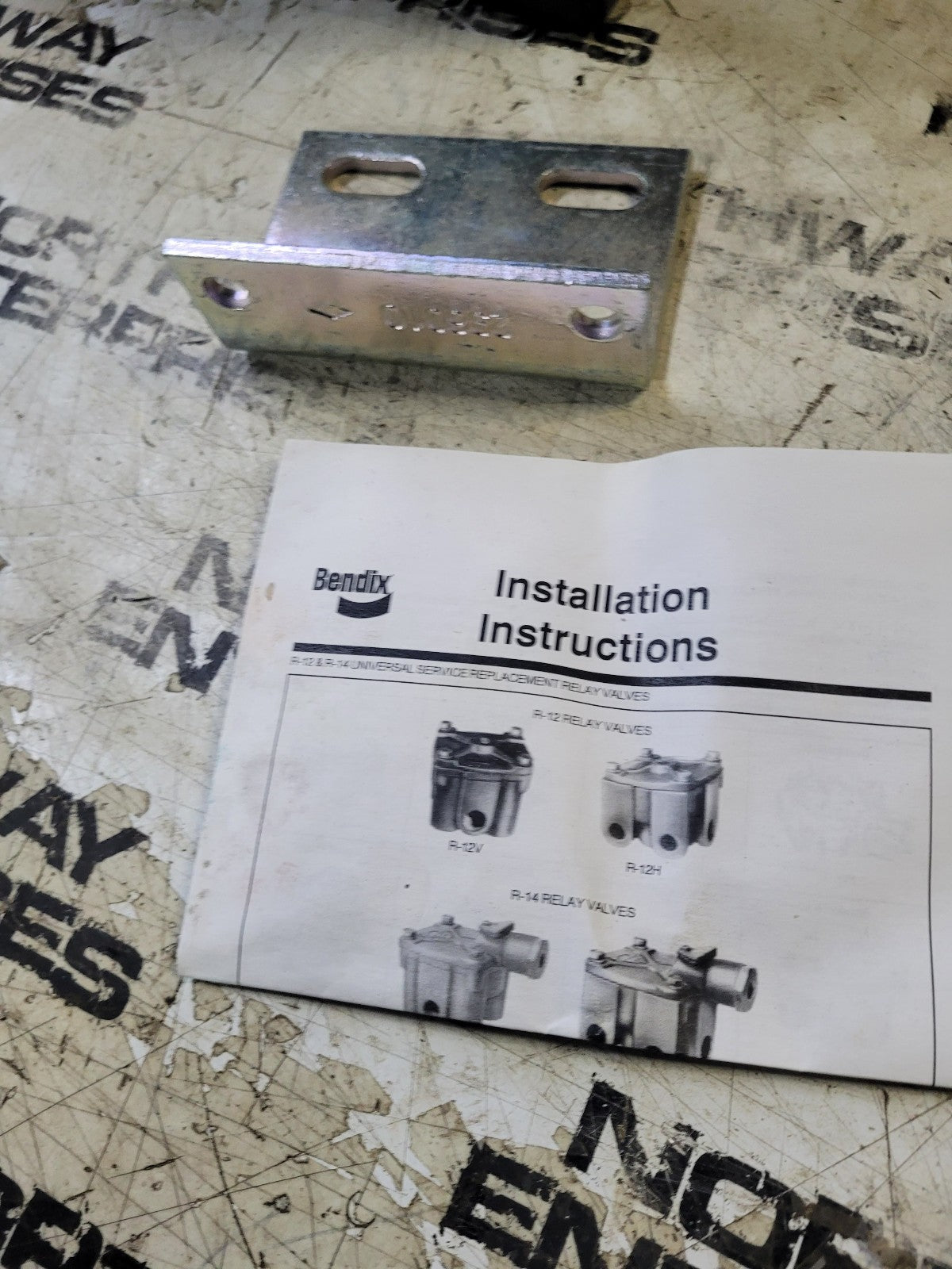 Bendix Genuine OR102626X Relay Valve w/ Bracket - R-12