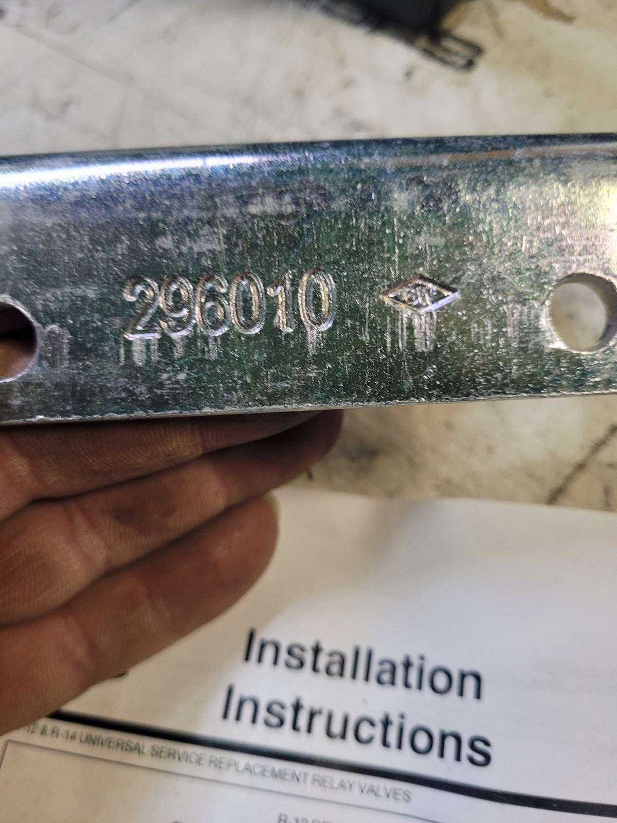 Bendix Genuine OR102626X Relay Valve w/ Bracket - R-12