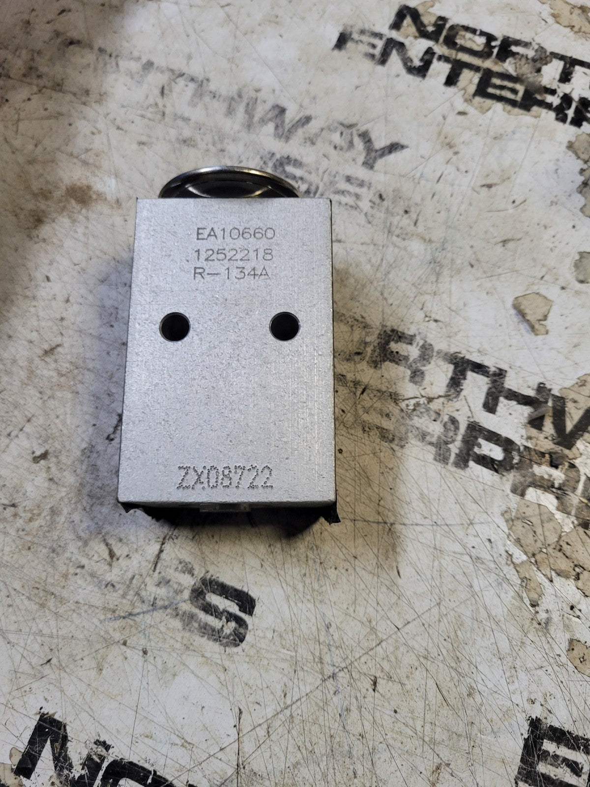 EA10660 A/C Expansion Valve