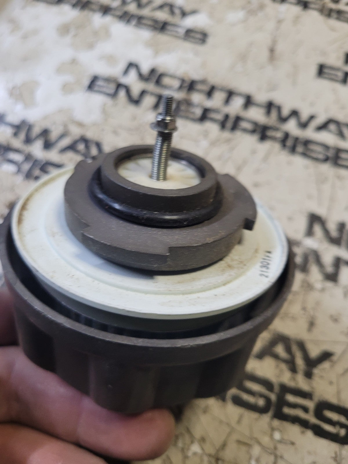 4326285 RESIVOIR BREATHER CAP