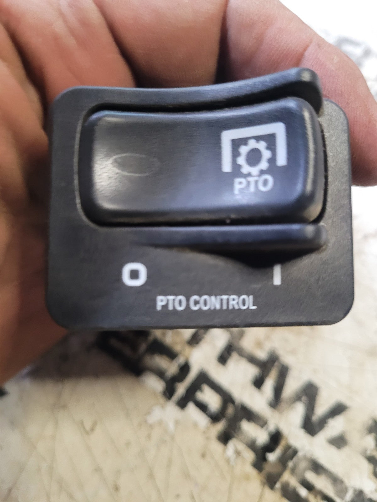G90-6022-004BN New For Peterbilt Air Rocker Valve PTO Control Switch