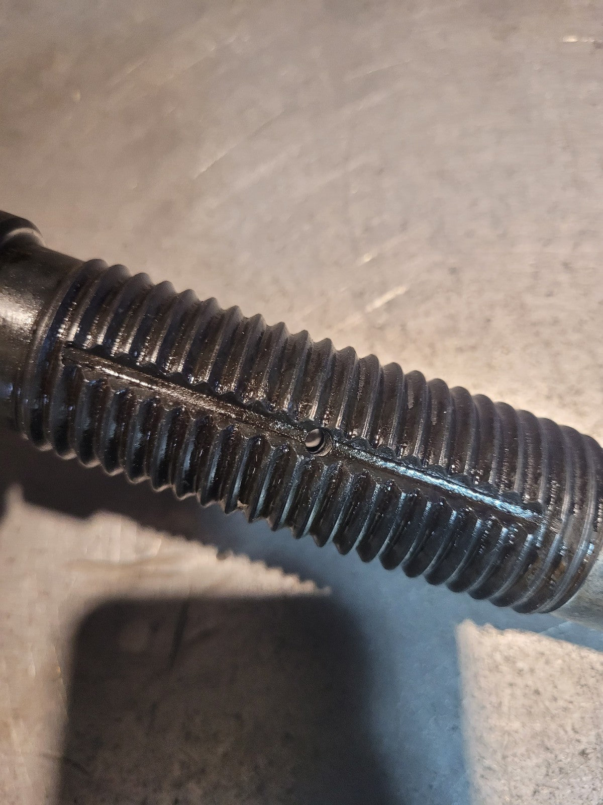 37121-3418 WESTERN STAR THREADED SPRING PIN