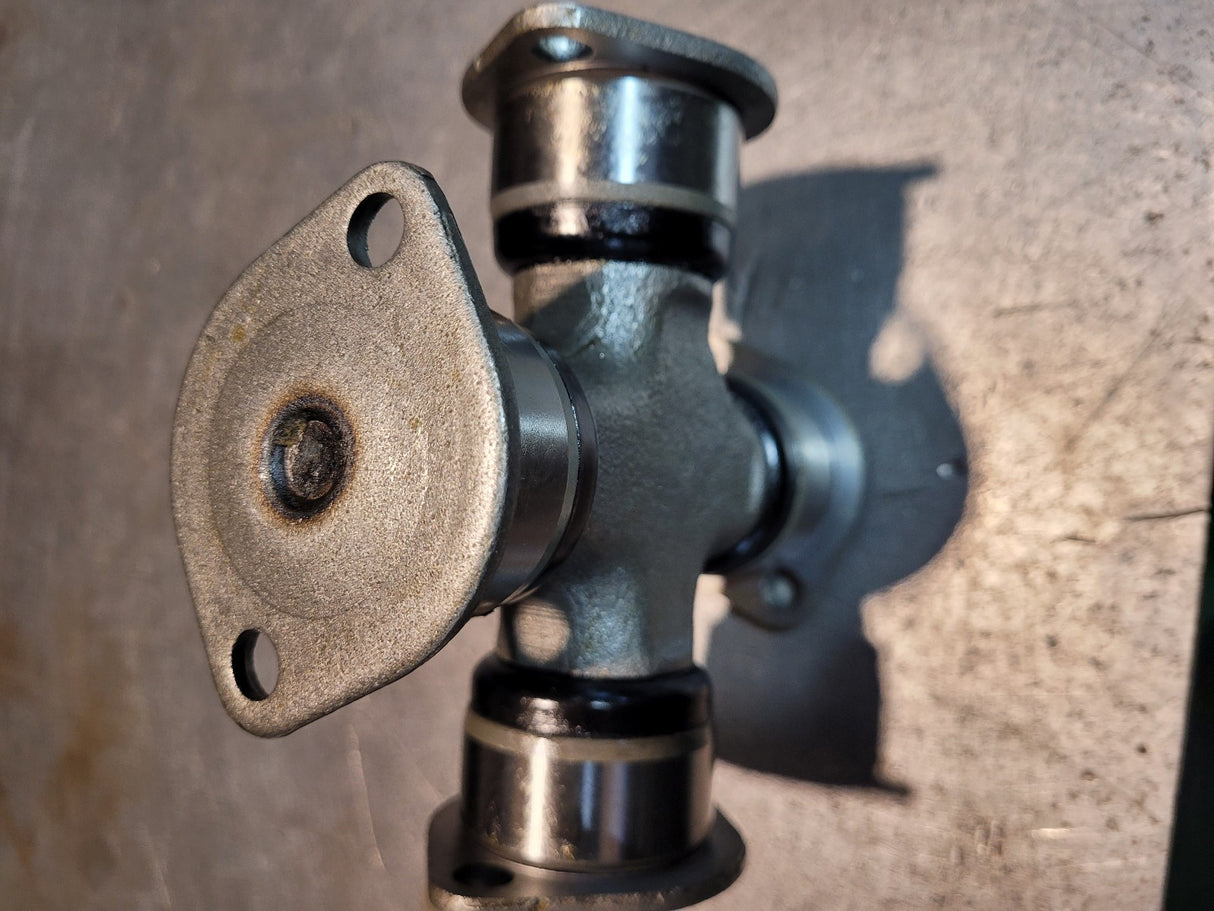 ZKC279 International Universal Joint 1610 SERIES BP STYLE