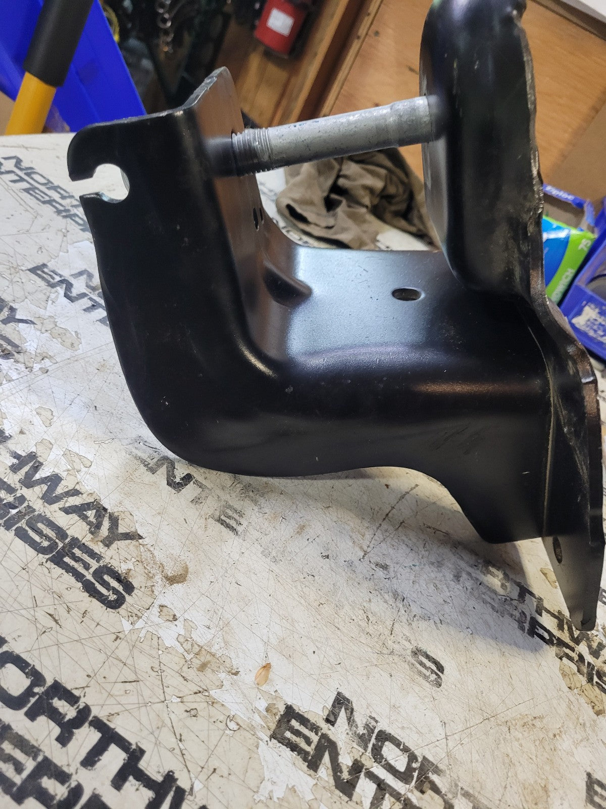 DC3Z-5775-R DC34-5785-AB FORD LEAF SPRING HANGER