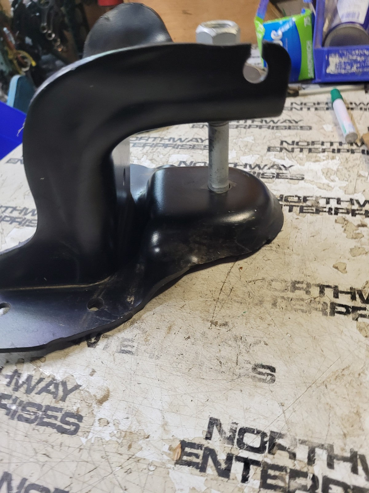 DC3Z-5775-R DC34-5785-AB FORD LEAF SPRING HANGER