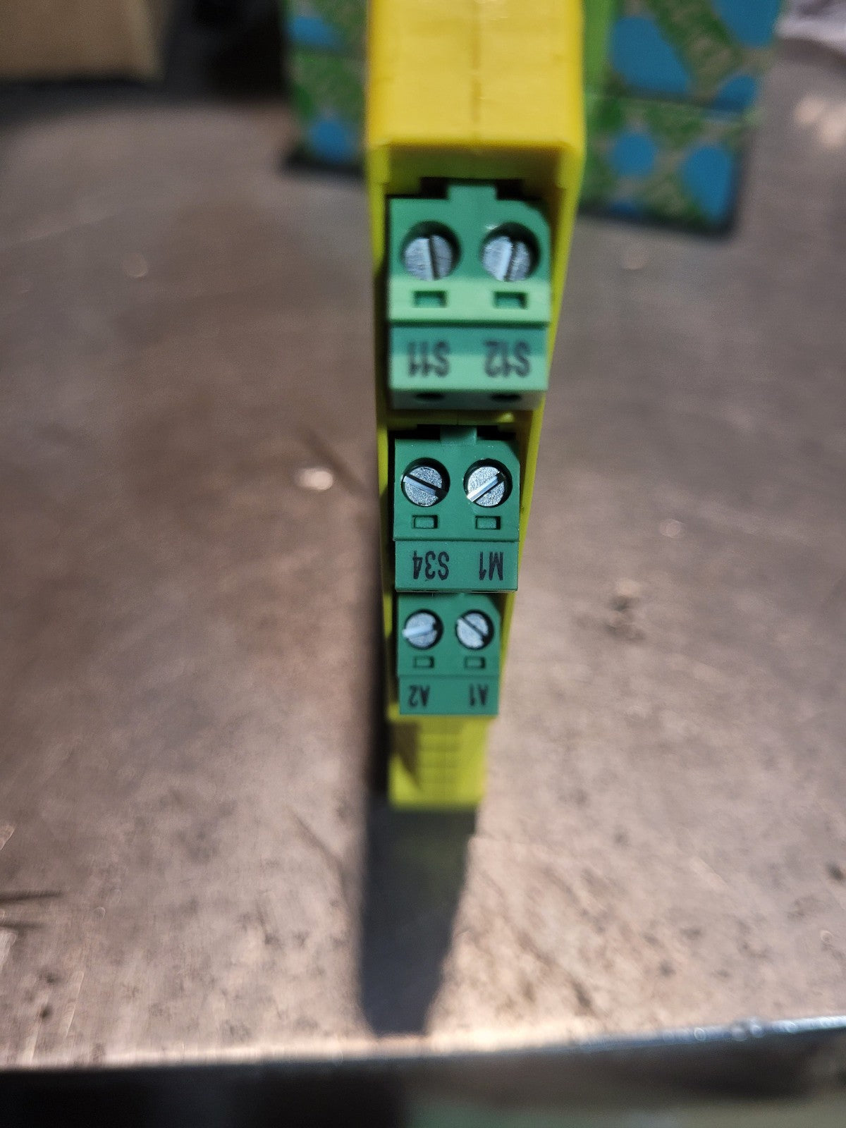 LJ30179 PSR-MC30 Phoenix Contact PSR-MC30-2NO-1DO-24DC-SC Safety Relay