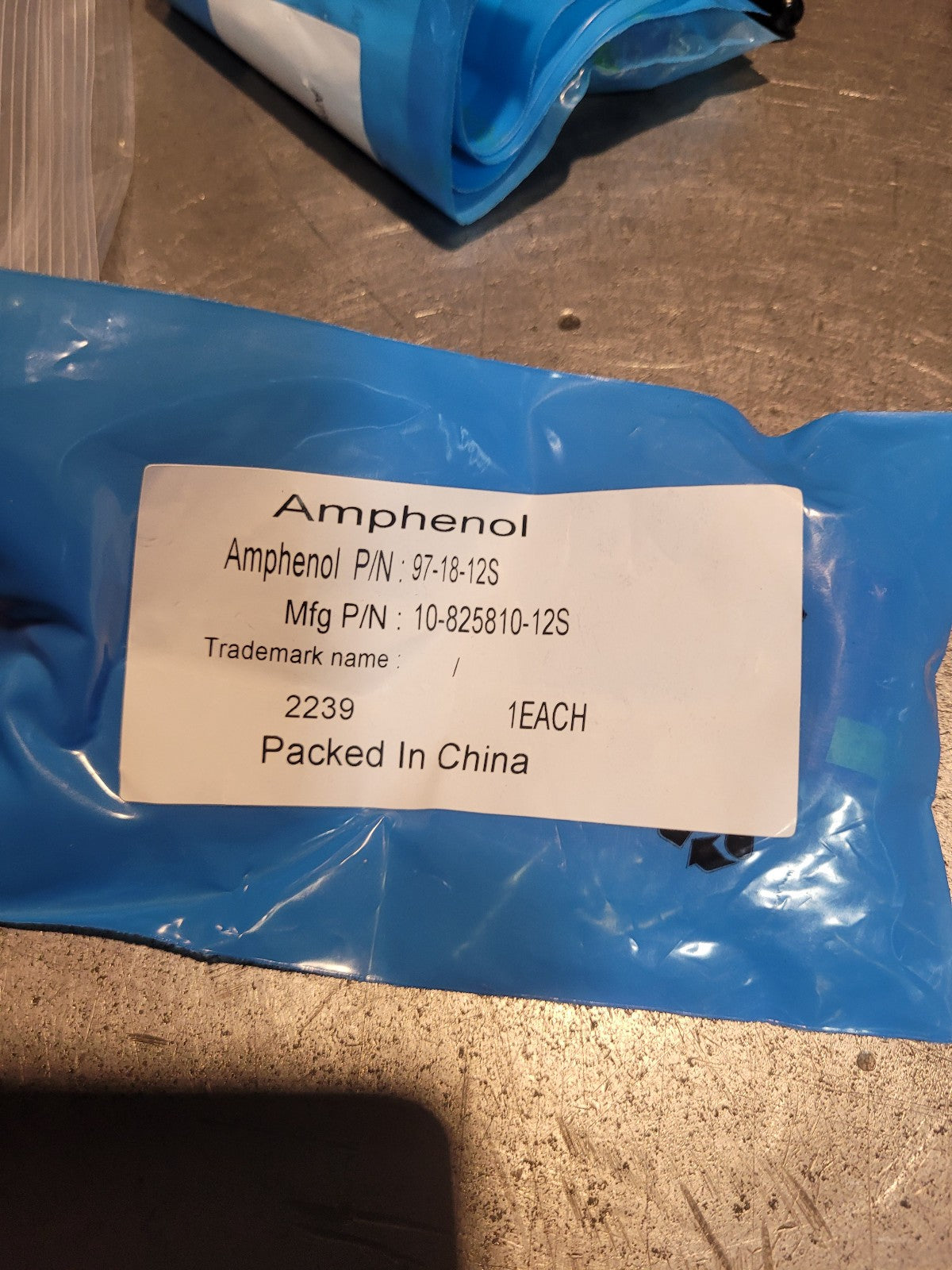 LOT OF 6PC - Amphenol 97-18-12S Connector