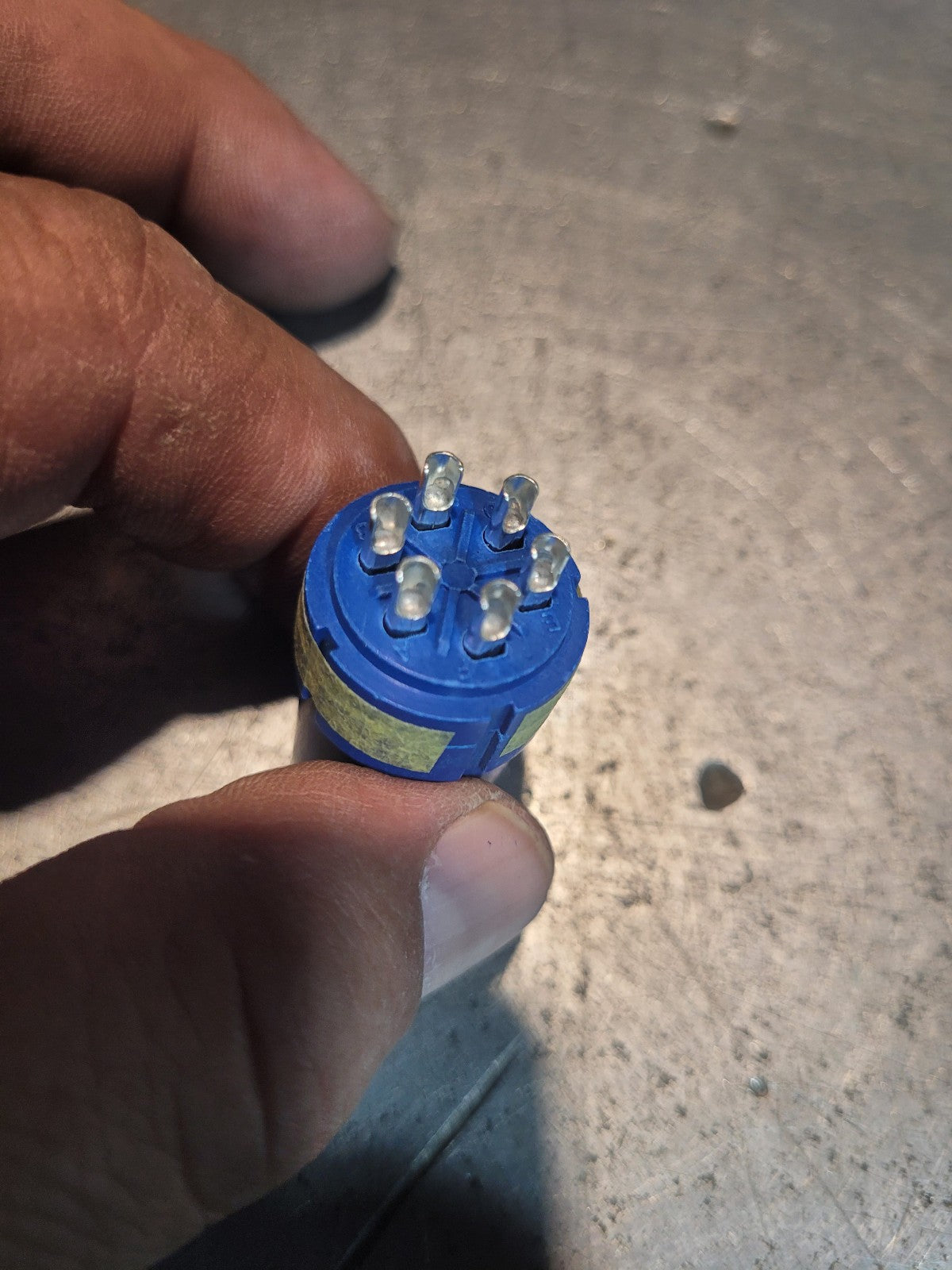LOT OF 6PC - Amphenol 97-18-12S Connector