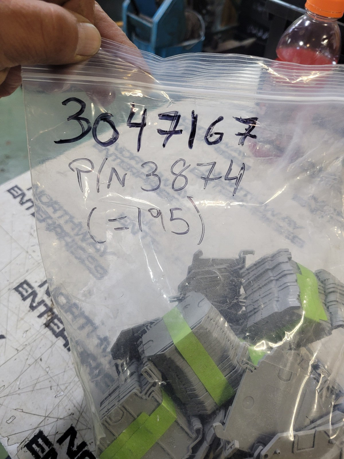 1 BAG OF 195PC - 651-3047167 PHOENIX CONTACT ATP-UT - Partition plate - 3047167