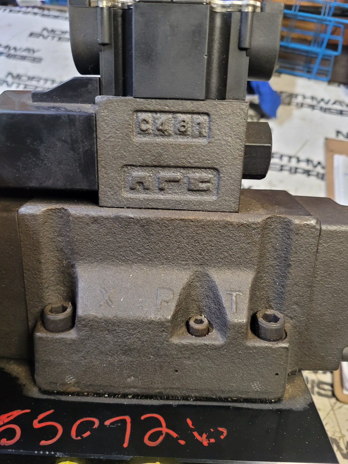 dshg-04-2b60d24-5090 dshg-04-2b2-d24-5090 2-Pos Pilot Oper Sol Dir Valve YUKEN