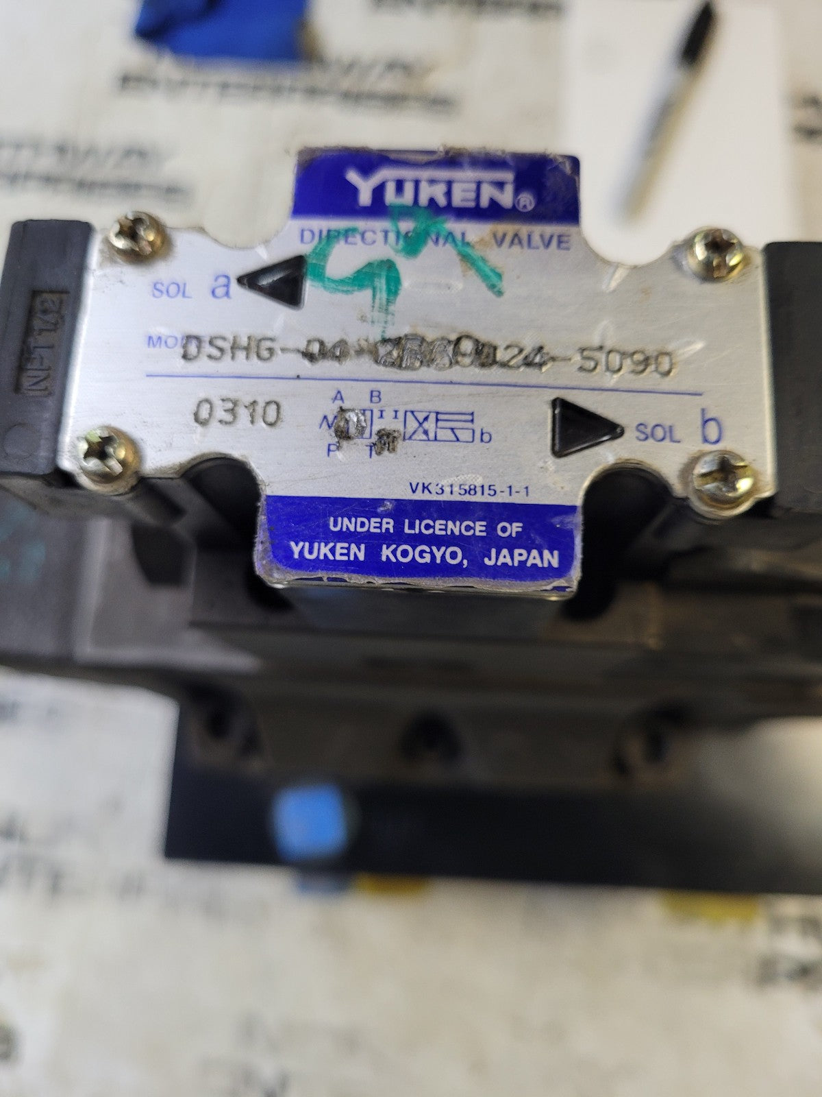 dshg-04-2b60d24-5090 dshg-04-2b2-d24-5090 2-Pos Pilot Oper Sol Dir Valve YUKEN