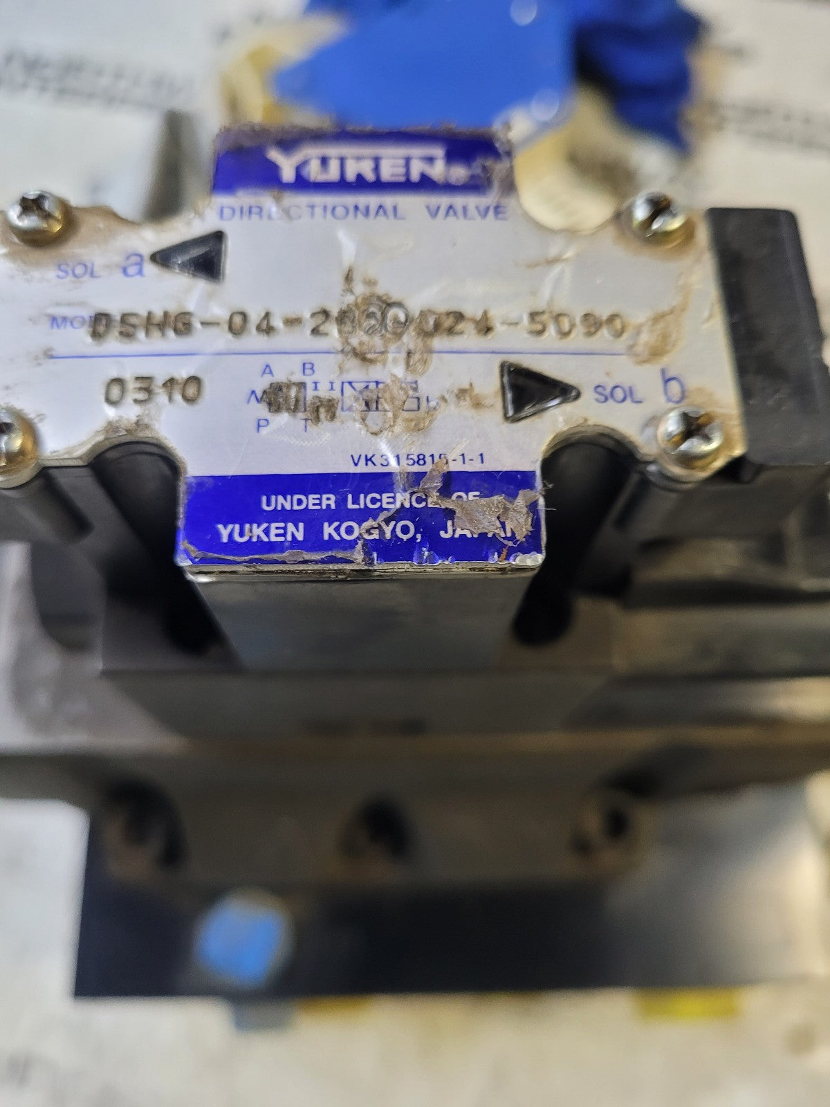 dshg-04-2b60d24-5090 dshg-04-2b2-d24-5090 2-Pos Pilot Oper Sol Dir Valve YUKEN