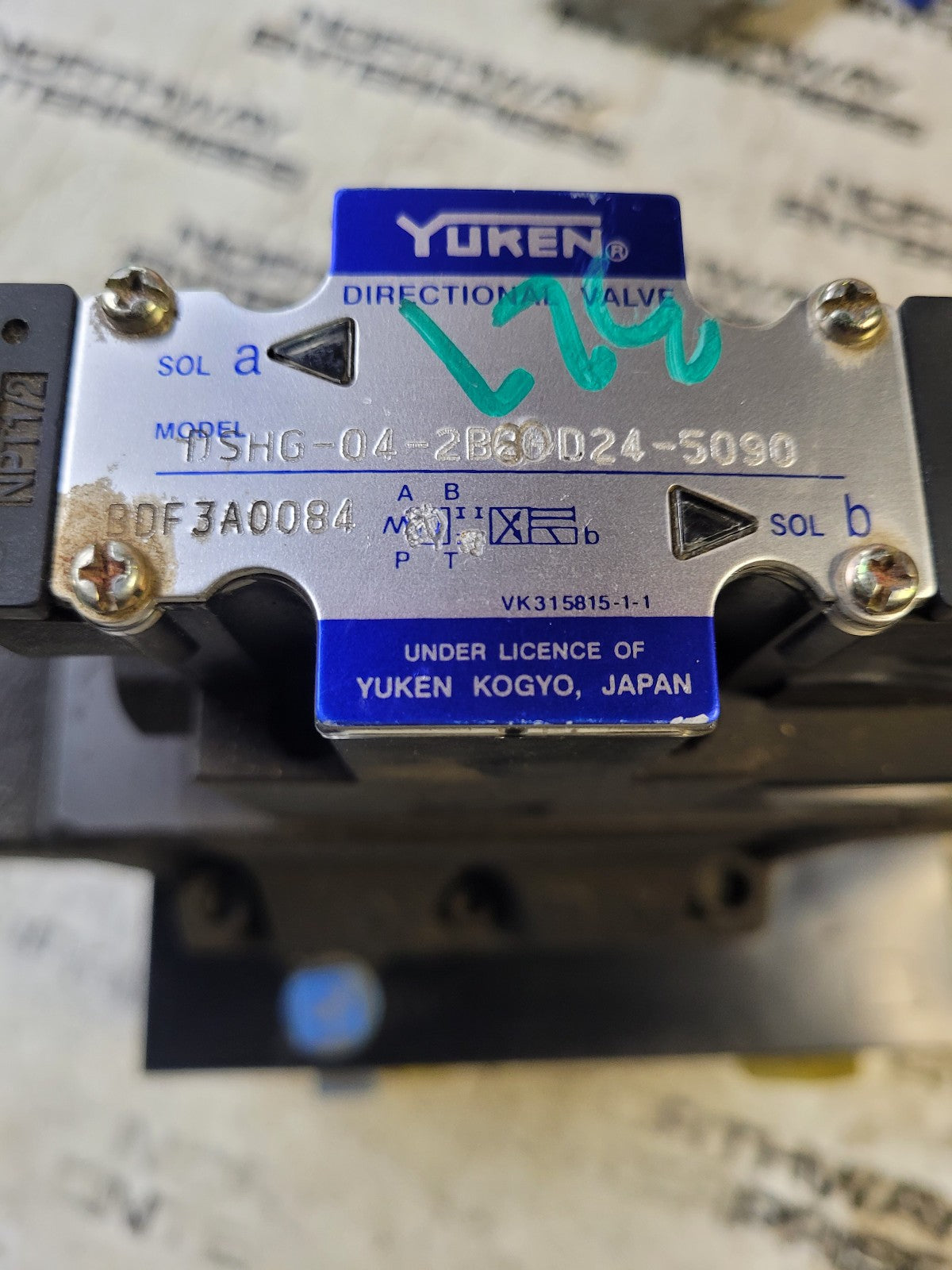 dshg-04-2b60d24-5090 dshg-04-2b2-d24-5090 2-Pos Pilot Oper Sol Dir Valve YUKEN