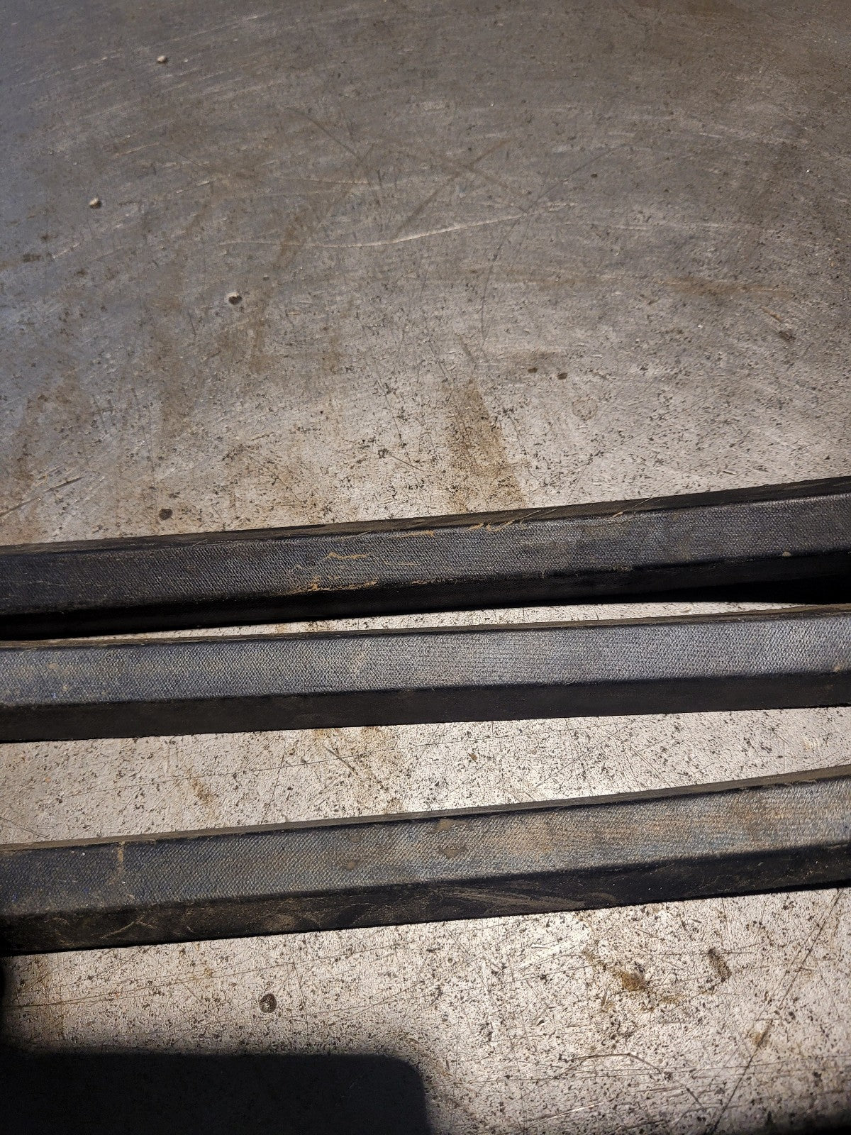 C144 NEW Gates Hi-Power II 7/8 in Top Width, 1 Strand, 148 in OD