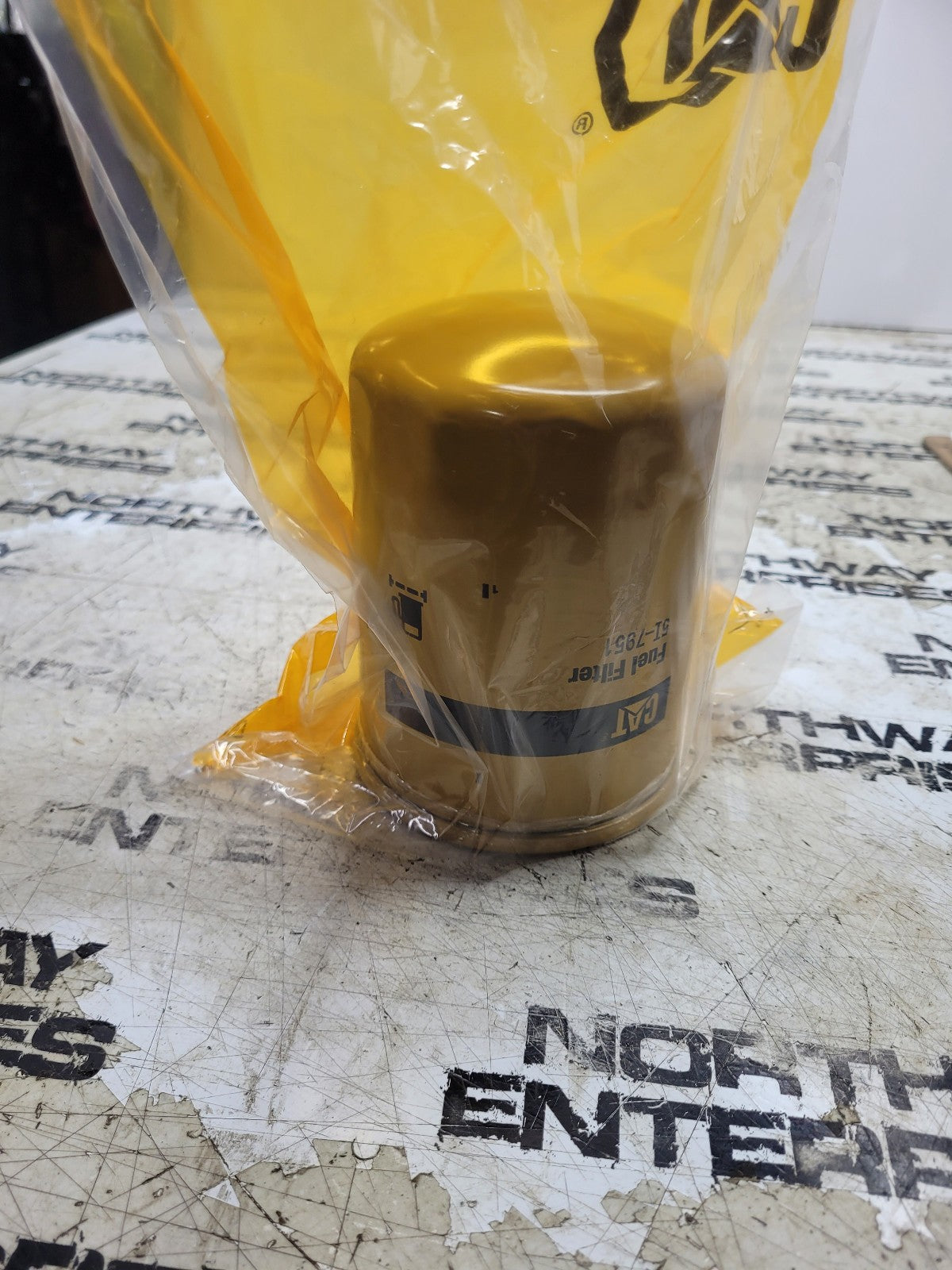 Genuine Cat 5i-7951 Caterpillar Fuel Filter In oem Box 5i7951
