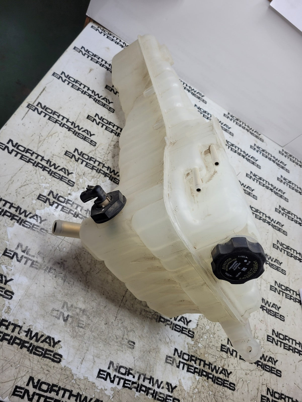 Coolant Reservoir Freightliner 575.1014 A05-28531-000 A0528531002 FRT1702C