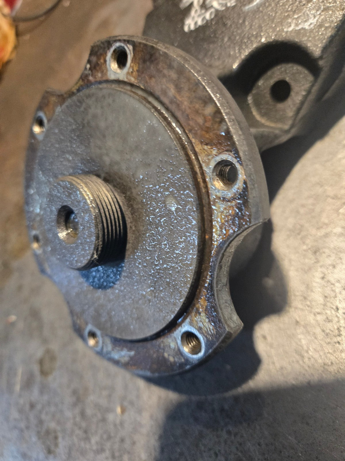 3949702 Cummins 2500 3500 5.9L 6.7 fan hub mout pulley bracket dodge 04-09