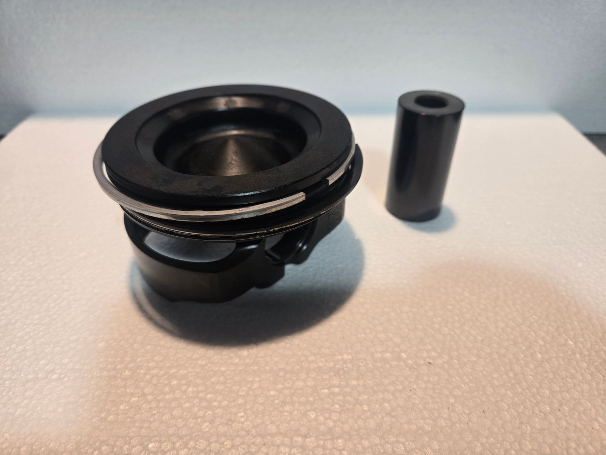 2020 6.7l Powerstroke Cast Iron Piston w/ wristpin LC3Z6108C (LC3Z-6108-C)